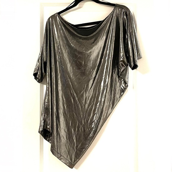 Asymmetrical silver T-shirt blouse - Picture 1 of 3
